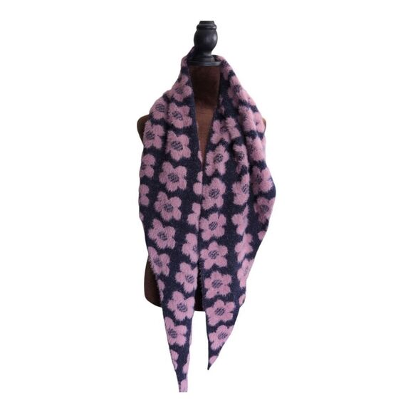 Incredibly soft Floral fuzzy eyelash triangle scarf wrap nwot daisy - Picture 5 of 7